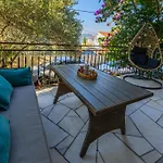Miranda With Terrace And Bbq By The Sea Appartamento *