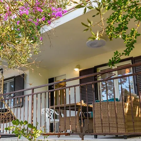 Miranda With Terrace And Bbq By The Sea Slatine