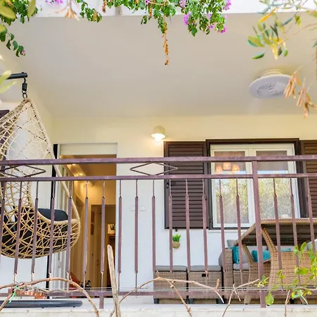 Miranda With Terrace And Bbq By The Sea Lägenhet Slatine