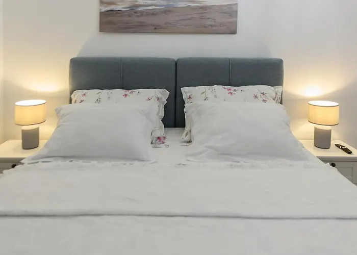 Miranda With Terrace And Bbq By The Sea *