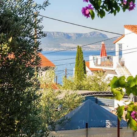 Miranda With Terrace And Bbq By The Sea Apartamento Slatine